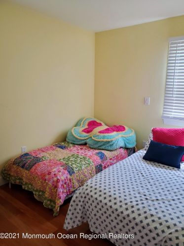 110 Bryn Mawr Ave, Lavallette NJ  08735-2006 exterior