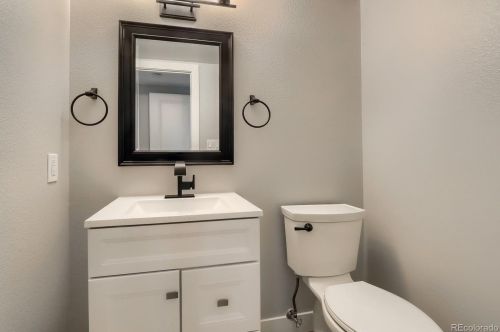 8168 Hinsdale Dr, Englewood CO 80112-1910 exterior