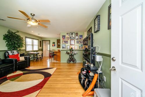 124 Bedford Ave, Iselin, NJ 08830-2443