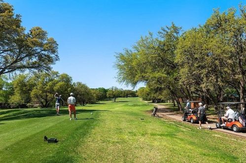 9006 Balcones Club Dr, Austin TX  78750-2906 exterior