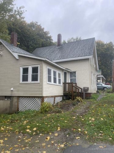 44 Northern Ave, Farmingdale, ME 04344-4500