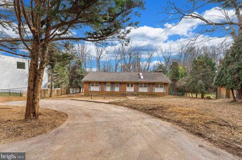 1063 Rector Ln, Mc Lean, VA 22102-1709