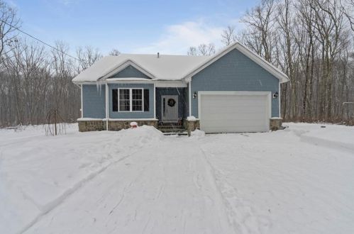 850 Chestnut Hill Rd, Glocester, RI 02814-1831