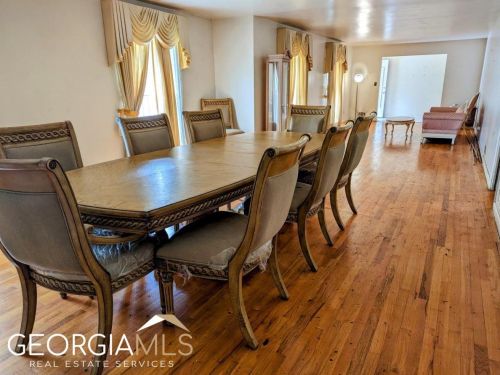 352 Harris Manor Dr, Atlanta GA  30311-2117 exterior