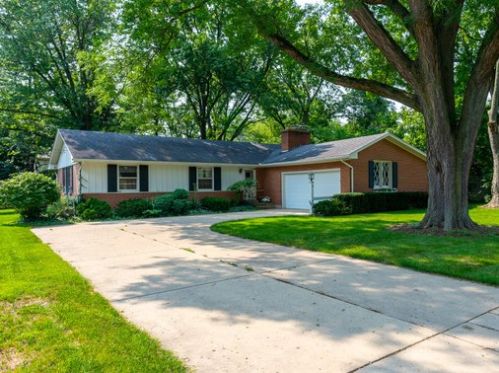 327 Republic Rd, Batavia, IL 60510-1707