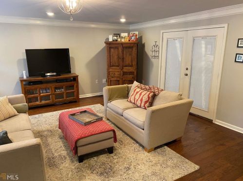 6845 Heathfield Dr, Atlanta GA  30328-2035 exterior