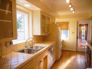 3922 Altura Ave, Glendale CA  91214-2303 exterior