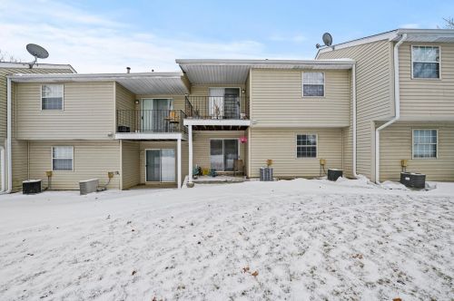 139 Park Blvd, Streamwood, IL 60107-2522