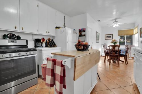 1700 Kenneth Dr, Turlock CA 95380-3421 exterior