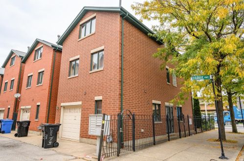 1939 Louie Pkwy, Chicago, IL 60616-5010
