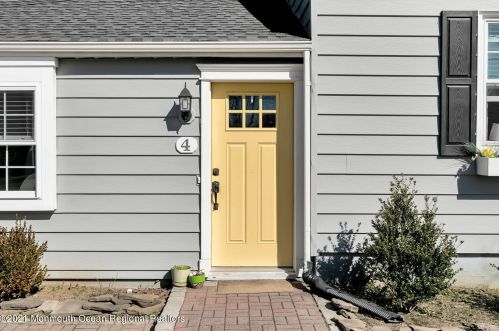 4 Marvin Rd, Middletown NJ 07748-2814 exterior