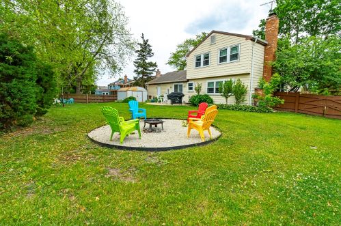 1001 Twisted Oak Ln, Buffalo Grove, IL 60089-1669
