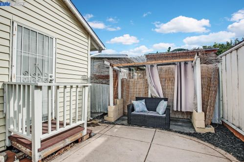 1567 Plaza Dr, San Leandro CA  94578-1968 exterior