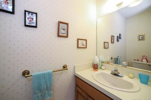 10 Bittersweet Rdg, Middlefield CT  06455-1149 exterior