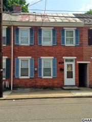 124 South St, Carlisle PA  17013-2825 exterior