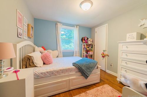 10 Flintlock Rd, Norwalk CT  06850-4425 exterior
