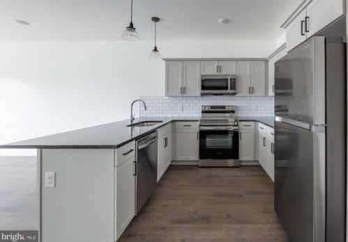 370 Johnson St, Philadelphia, PA 19144-3119