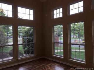 4 Carriage Crossing Ln, Middletown, CT 06457-5827