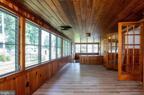 15 Holt Cir, Trenton NJ  08619-1654 exterior