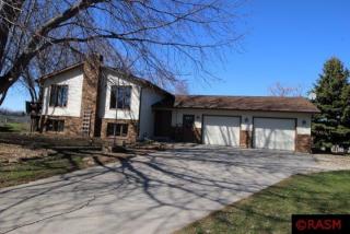 101 Chatsworth Dr, Mankato, MN 56001-5871