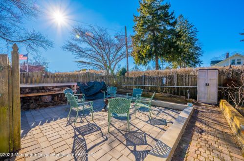 15 Hartshorne Pl, Middletown NJ  07748-2520 exterior