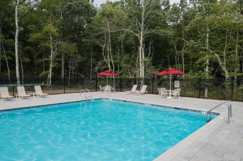4 Arbor Xing, East Lyme, CT 06333-1171
