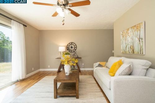1251 Devonshire Dr, Vacaville, CA 95687-5625