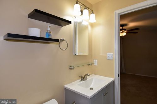 5640 Kirkham Ct, Springfield VA  22151-1709 exterior