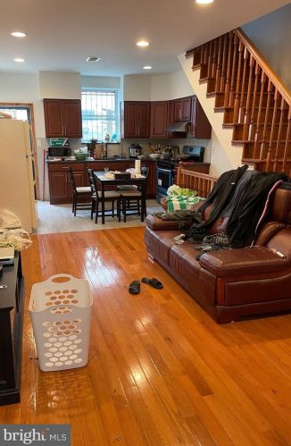 813 League St, Philadelphia, PA 19147-4714