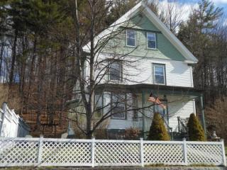 14 Livermore St, Wilton, NH 03086-5502