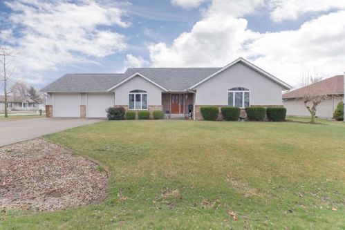 105 Lincoln St, Hopedale, IL 61747-7560