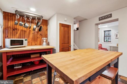 821 10th St, Philadelphia PA 19147-3726 exterior