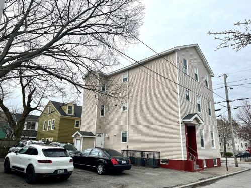 3 Cargill St, Providence, RI 02903-3568
