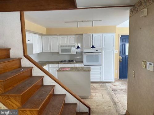 541 Maple Ave, Camden, NJ 08106-2021