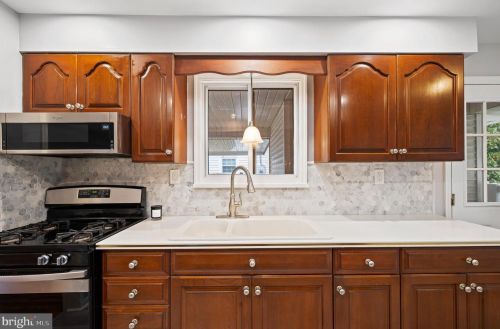 236 Memorial Ave, Haddonfield NJ 08033-2952 exterior