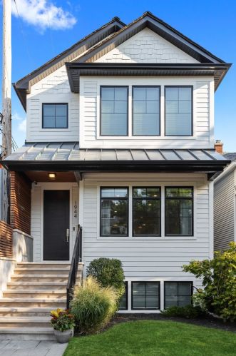 1944 Belle Plaine Ave, Chicago, IL 60613-1829