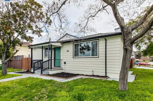 20332 Center St, Hayward, CA 94546-4716