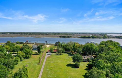 937 River Rd, Johns Island, SC 29455-8729