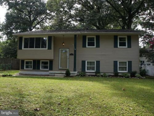 230 10th St, Riviera Beach, MD 21122-4943