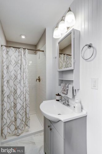 210 Rosedale Ave, Lancaster PA  17603-5708 exterior