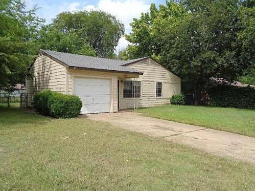 3831 Castle Hills Dr, Dallas TX  75241-4303 exterior