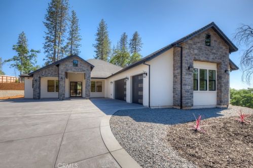 300 Pinewood Dr, Paradise, CA 95969-5766