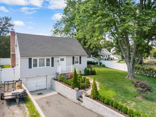 27 Sachem St, Norwalk, CT 06850-2516