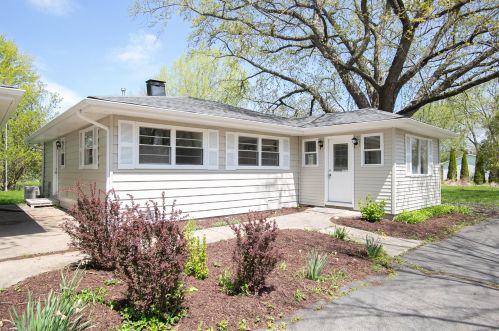 208 Sydenham St, Spring Grove IL  60081-9682 exterior
