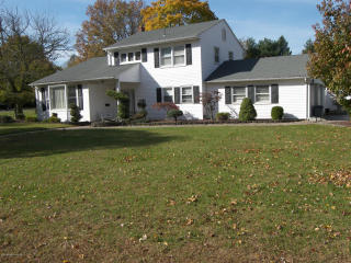 2 Claridge Dr, Middletown, NJ 07748-1641