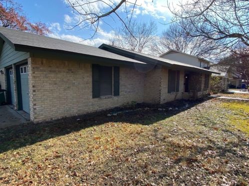 8709 Donna Gail Dr, Austin TX  78757-6955 exterior