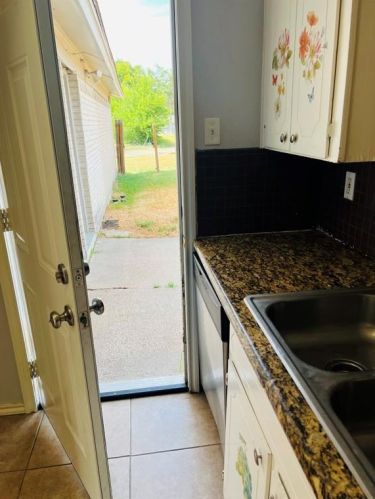 1622 Morrison Dr, Garland TX 75040-5925 exterior