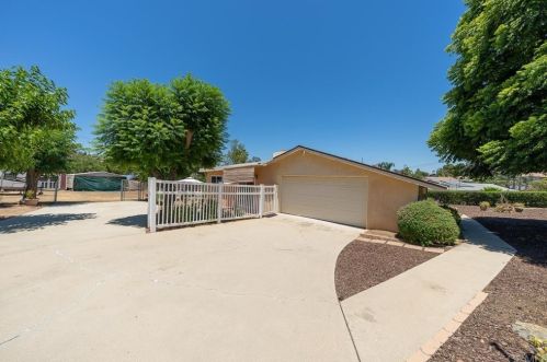 8220 Starland Dr, El Cajon, CA 92021-1877