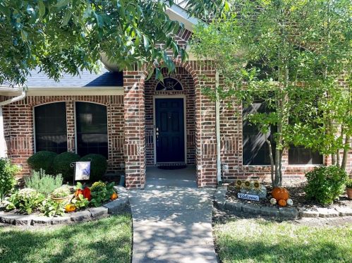 211 Sendero Dr, Waxahachie, TX 75165-1562