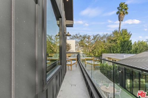 15754 Morrison St, Van Nuys CA  91436-1544 exterior